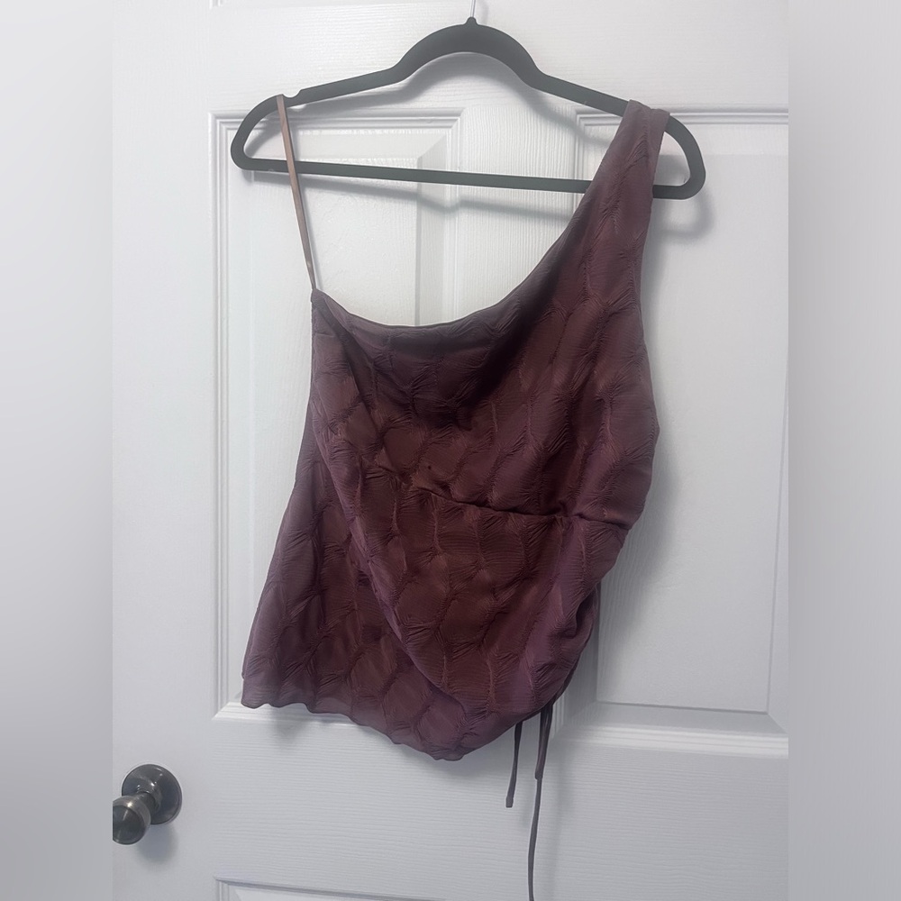 UO Remy Asymmetric One Shoulder Ruched Crop Top - Picture 4 of 8